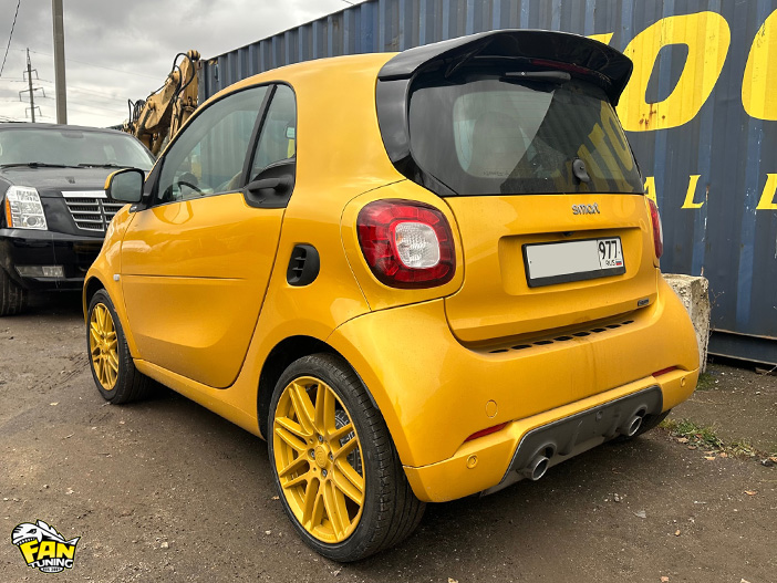 Установка спойлера Брабус (Brabus) на заднюю дверь Смарта (Smart) Fortwo 453